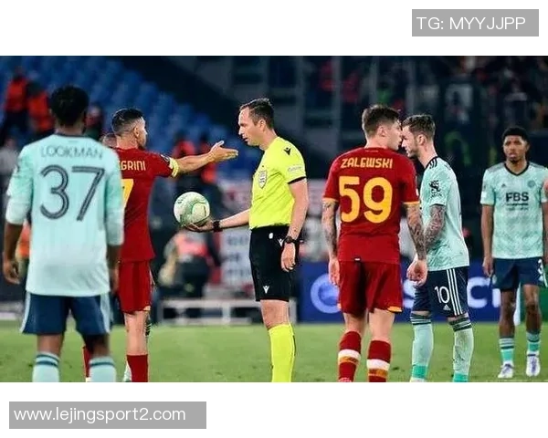 罗杰斯质疑VAR决策为何不让主裁判亲自查看误判情况