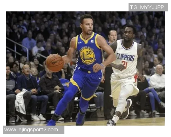 奎因昨日表现抢眼贡献12分8板7助4断小乔丹鼓励他勇敢接受采访表扬