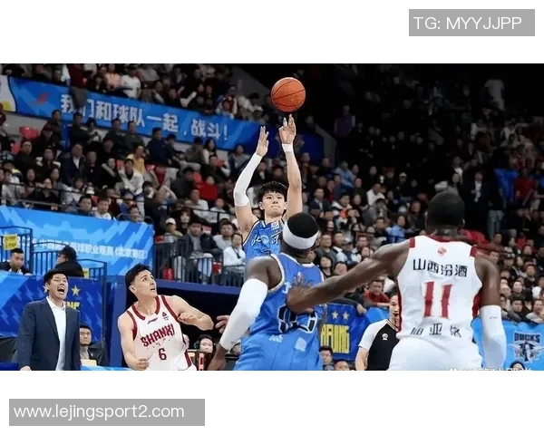 曾凡博未能上场引发热议教练与队友各有隐忧与考量