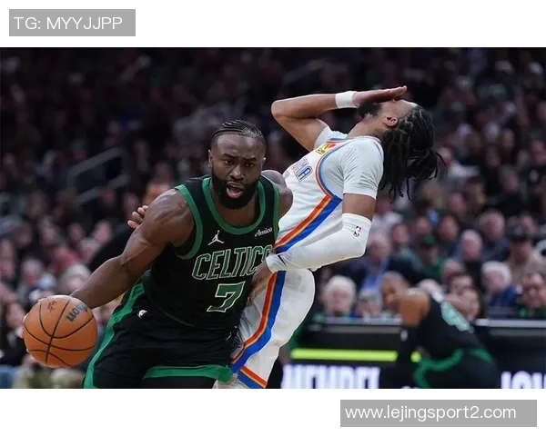 杰伦布朗强调绿军篮球精神：各司其职与热情求胜欲的完美结合